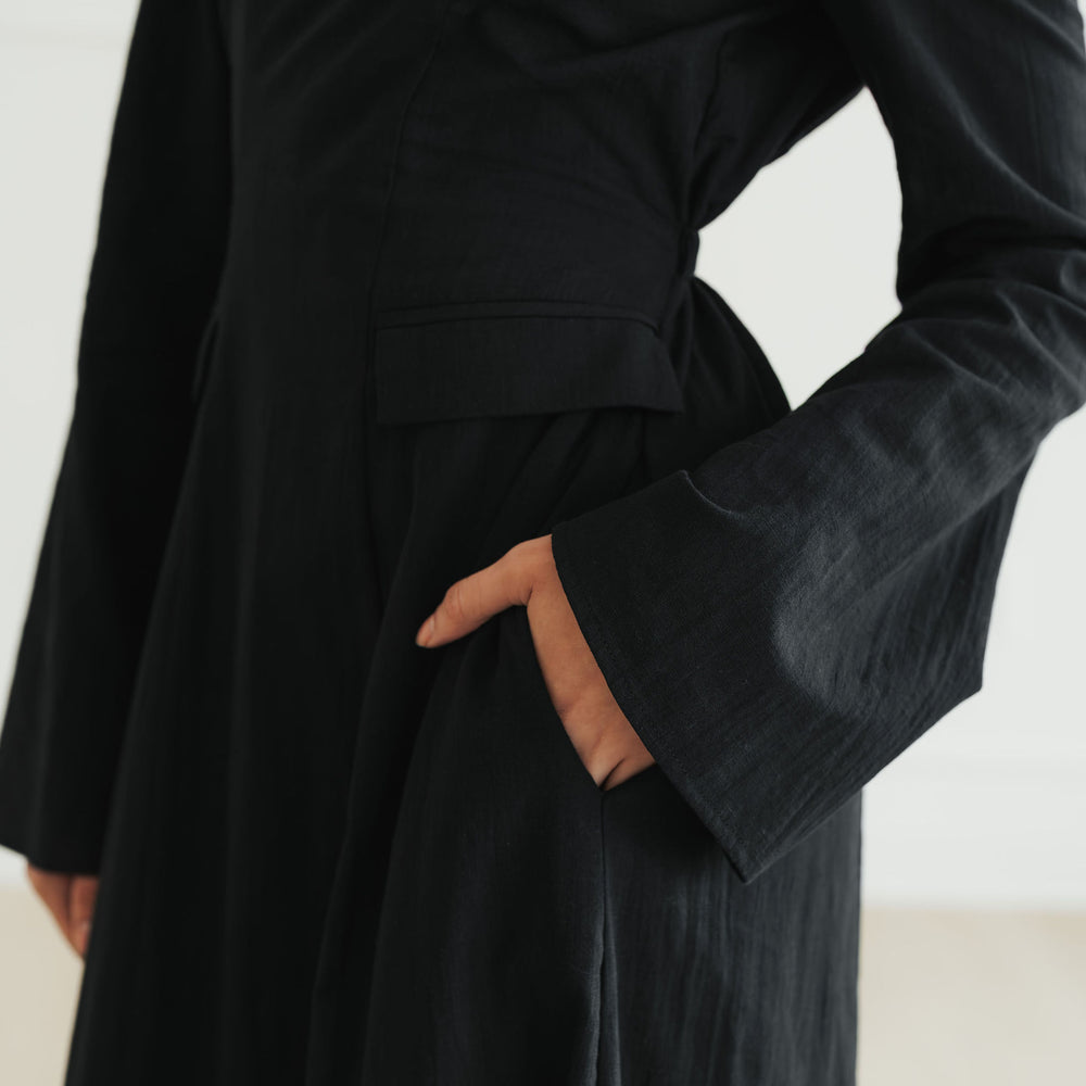 
                      
                        Hana (Black)
                      
                    