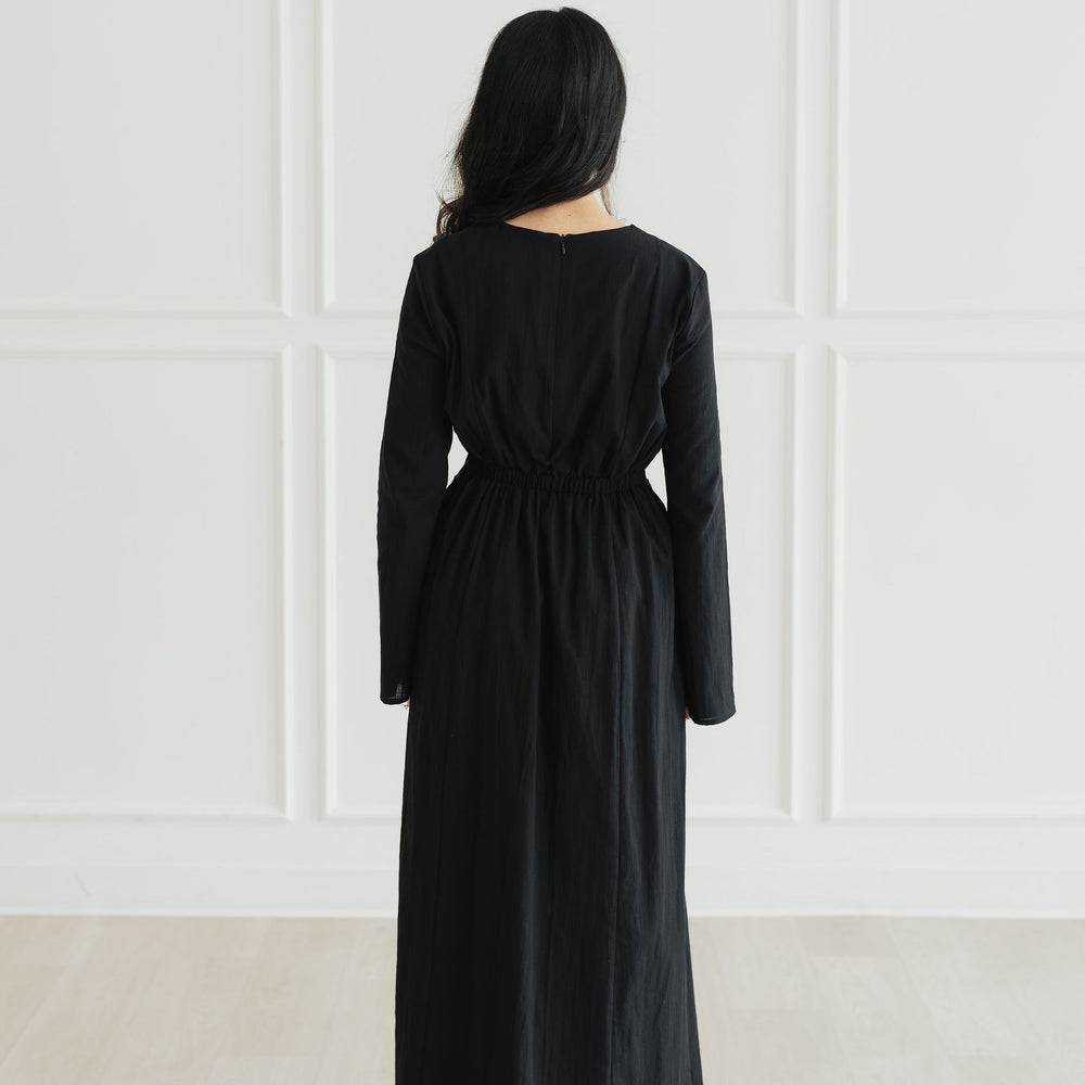 
                      
                        Hana (Black)
                      
                    